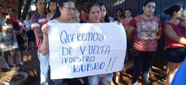 Padres de escuela Santo Domingo Savio emprenden manifestación pidiendo devolución de rubros - Radio Imperio 106.7 FM