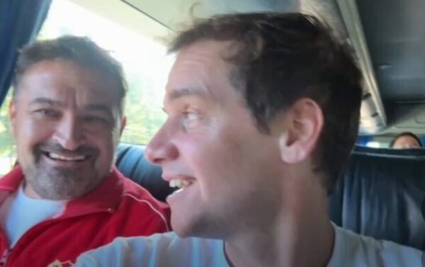 “Toro” Acuña y un divertido momento con influencer kurepa