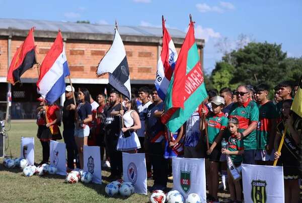 A las canchas de Caraguatay, arrancó el campeonato de esta temporada - Fútbol - ABC Color