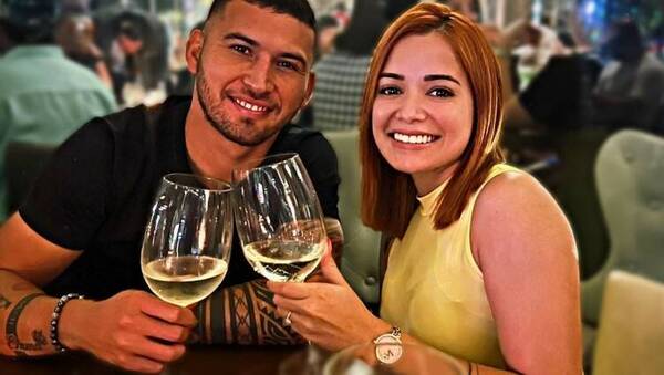 ¡¿Qué...?! ¡Los piropos que se tiran el pelotero albirró y su esposa son de no creer!