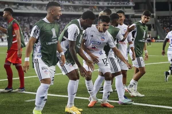 Junior asalta el Nilton Santos de Río con un doblete de Carlos Bacca - Fútbol Internacional - ABC Color