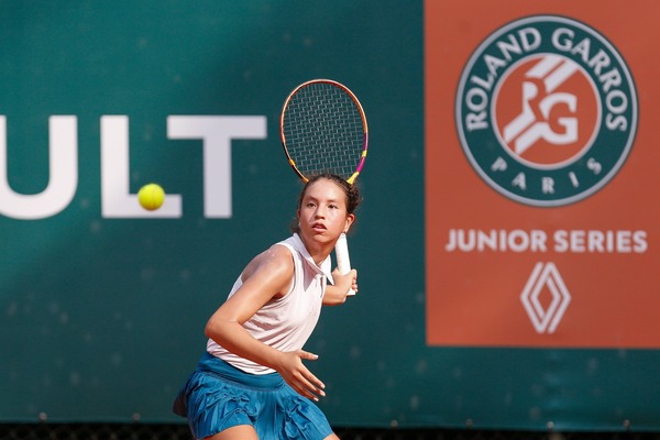Zoe y Alvaro caen de entrada en la Roland Garros Junior Series - La Tribuna
