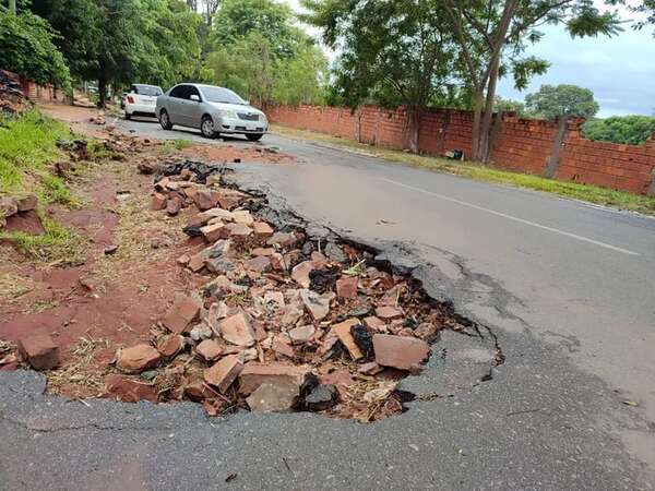 Caacupé de fiesta, pero minada de baches - Nacionales - ABC Color