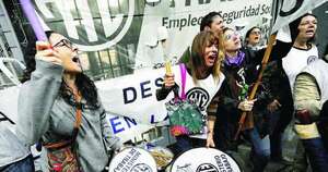 La Nación / Protestas contra miles de despidos