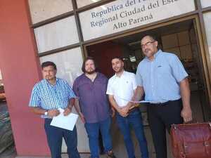 Presentan nueva denuncia contra el intendente de CDE en la Fiscalía - La Clave