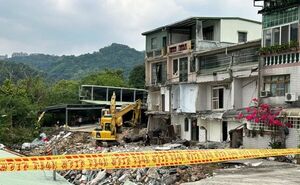 Continúan las labores de rescate de casi 700 personas atrapadas luego del terremoto en Taiwán