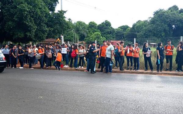 Hambre Cero: Estudiantes luqueños rechazan proyecto •