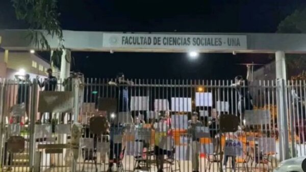 Toman la Facultad de Ciencias Sociales de la UNA como protesta contra “Hambre cero”