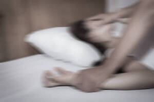 Naturalista es denunciado por someter a una adolescente: “la lastimó bastante”