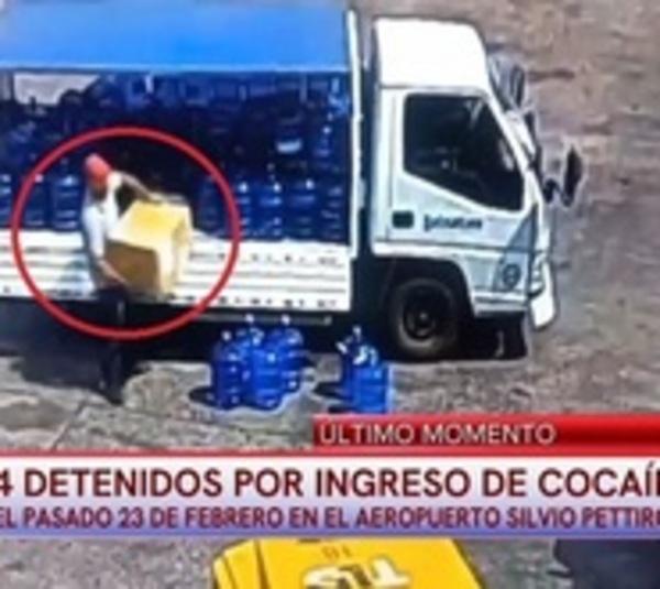 Caen dos funcionarios de Dinac por ingreso de cocaína en el aeropuerto - Paraguay.com