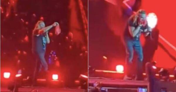 [VIDEO] ¡Ya es cosa de puercos! Cantante de Maná olió una tanga en pleno show