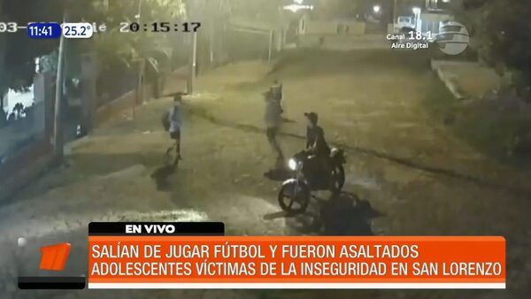 Salían de jugar fútbol y fueron asaltados | Telefuturo