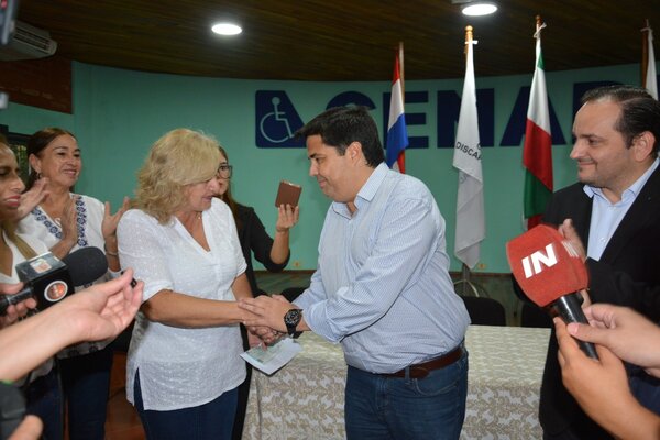 Yacyretá entregó en Itapúa aportes para desarrollo social e infraestructura vial - .::Agencia IP::.