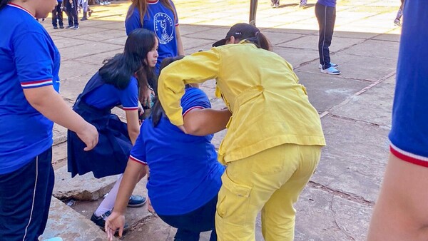 Uso de gas pimienta casi causa tragedia en un centro educativo de Hernandarias