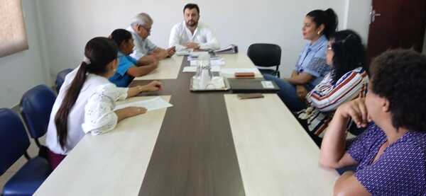 Concejales se reunieron con representantes de escuela que piden devolución de rubros - Radio Imperio 106.7 FM