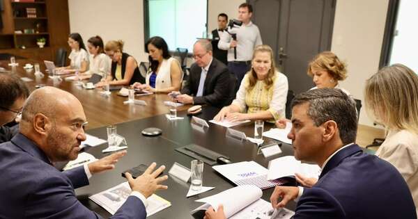 La Nación / Entregan a Peña estudio de factibilidad de nuevo centro