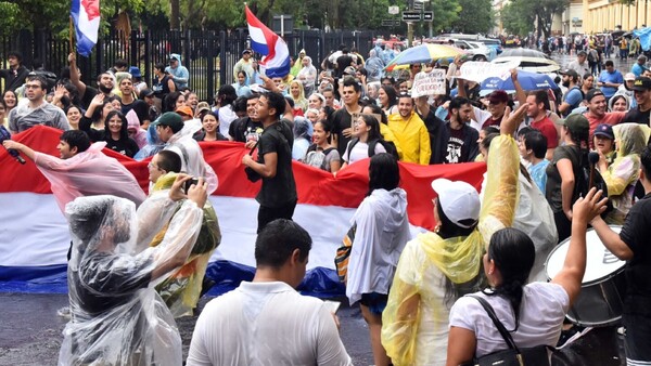 Estudiantes advierten al Ejecutivo y anuncian que seguirán movilizados