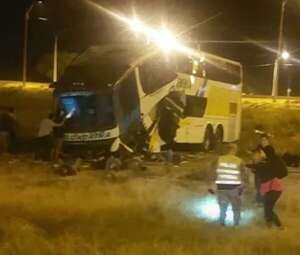 Grave accidente en el Chaco: bus de larga distancia impactó contra estructura en una rotonda y habría fallecidos - Nacionales - ABC Color