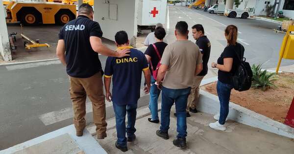La Nación / Funcionarios de la Dinac fueron detenidos