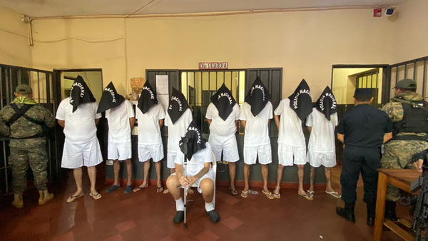 Expulsan a 25 peligrosos criminales brasileños que estaban presos en cárceles del Paraguay - La Clave
