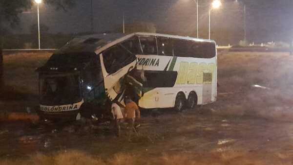 Despiste de bus deja dos muertos y varios heridos en Benjamín Aceval - Megacadena - Diario Digital