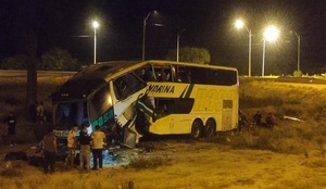 Grave accidente deja 5 fallecidos y una veintena de heridos en el Chaco