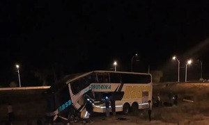 Brutal choque deja fallecidos y varios heridos en rotonda de la Transchaco