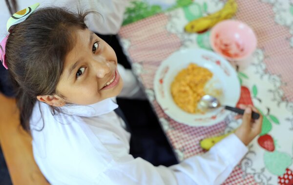Hambre cero: objetivo es llegar a territorios focalizados este año y a 100% de las escuelas en 2026 - .::Agencia IP::.