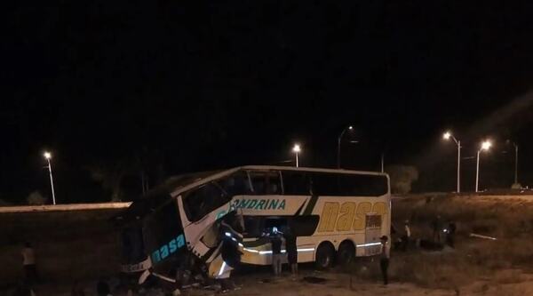 Atribuyen a falta de señalización y pista mojada como posibles causas de fatal accidente - ADN Digital
