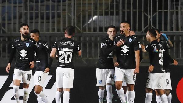 Bolívar hunde a Palestino y lidera su grupo