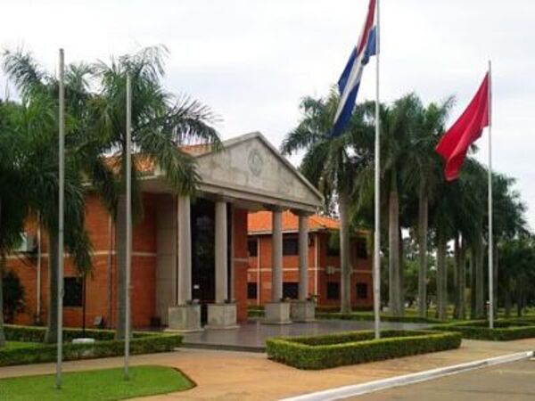 Estudiantes de Arquitectura toman facultad y exigen veto a Ley Hambre Cero