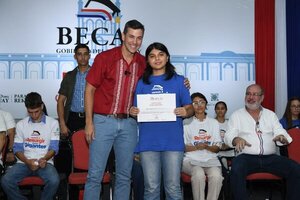Más de 4.500 jóvenes son becados por el Gobierno para contribuir con una Nación pujante - .::Agencia IP::.