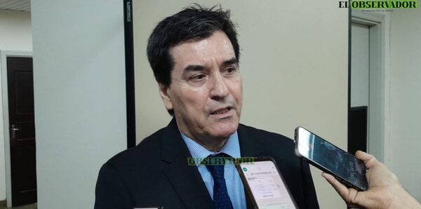 Fiscalía puede accionar contra restitución de fueros a senadores, según ministro