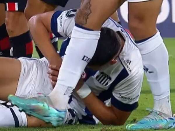 Vídeo: La patada de Rafinha que lesionó a Ramón Sosa en el... - Fútbol Internacional - ABC Color