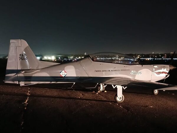 Vuelo no autorizado: Aeronave dominicana es obligada a aterrizar en el Silvio Pettirossi · Radio Monumental 1080 AM