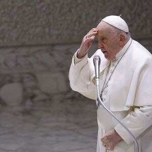 El Papa lamenta que “la retórica belicosa, por desgracia, vuelve a estar de moda” - Portal Digital Cáritas Universidad Católica