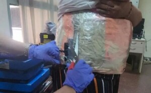 Detienen a abuela paraguaya con 5 kilos de cocaína