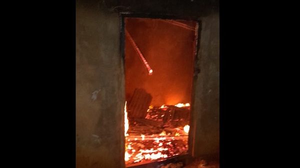 Hirió con machete a su vecino y luego quemó su casa - Noticias Paraguay