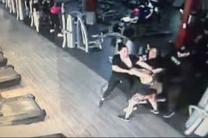 México: mujeres se pelean por una máquina de gym y una de ellas terminó sin un dedo - Unicanal