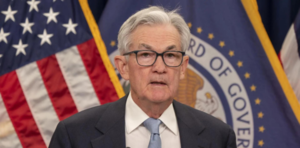 Powell confirma pr贸ximas bajadas de tipos no relacionadas con "cuestiones pol铆ticas" - Revista PLUS