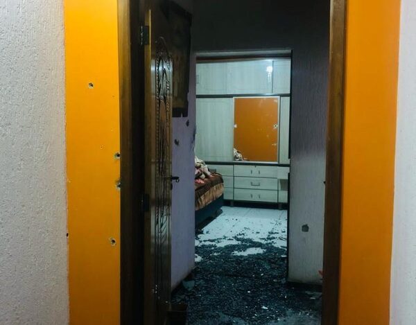 Atacan a balazos casa de expolicía