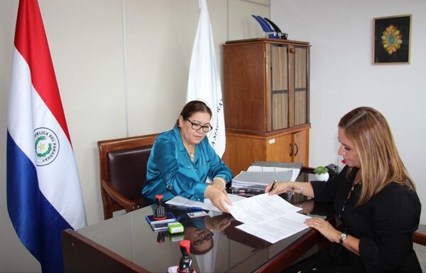 Lorena Segovia oficializa su postulación para ser confirmada en el cargo