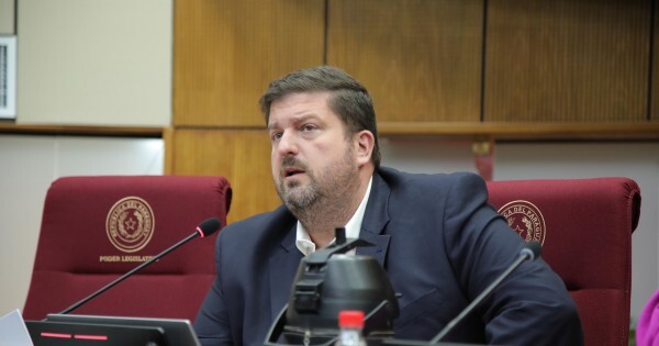 Kemper buscaba operar con el MITIC a través de su empresa de telecomunicaciones