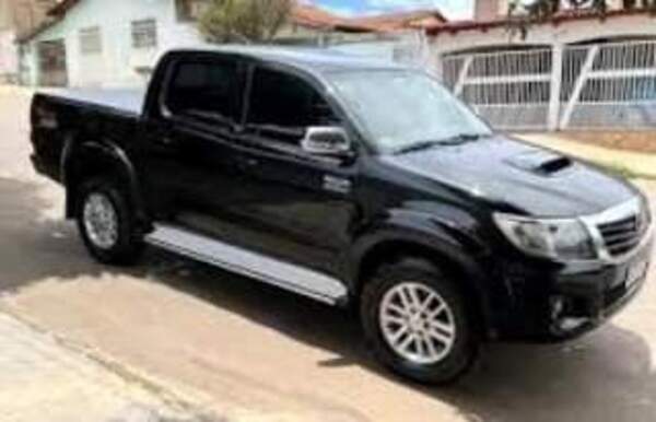 Roban camioneta a un policía militar jubilado en la frontera con balacera de por medio - Radio Imperio 106.7 FM