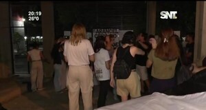 Estudiantes piden ingresar al predio de la facultad - SNT