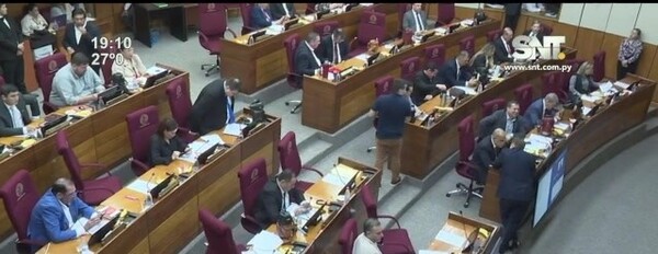 Santiago Peña anunció promulgación de proyecto "Hambre cero" - SNT