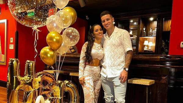 Pelotero se pasó de romántico con su novia modelo