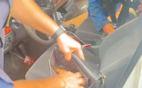 CDE: denuncian a policías tras exhibir consolador de conductora que protagonizó choque