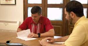La Nación / Santiago Peña promulgó el proyecto que afianzará educación de jóvenes