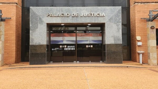 Juez mantiene prisión preventiva para policía imputado por abuso sexual en niños